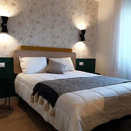 La Smala, Grand Gite Familial De 6 Chambres Avec 6 Salles De Bain Et 6 Wc Proche Du Puydufou Apartment Les Herbiers