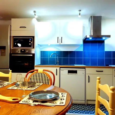 La Smala, Grand Gite Familial De 6 Chambres Avec 6 Salles De Bain Et 6 Wc Proche Du Puydufou Apartment *