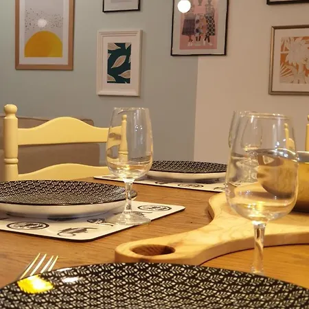 Apartment La Smala, Grand Gite Familial De 6 Chambres Avec 6 Salles De Bain Et 6 Wc Proche Du Puydufou