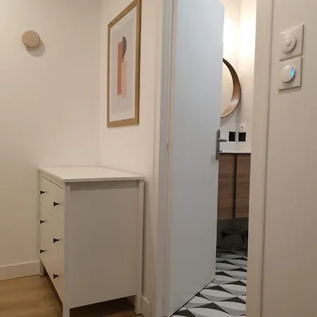 La Smala, Grand Gite Familial De 6 Chambres Avec 6 Salles De Bain Et 6 Wc Proche Du Puydufou Apartment *