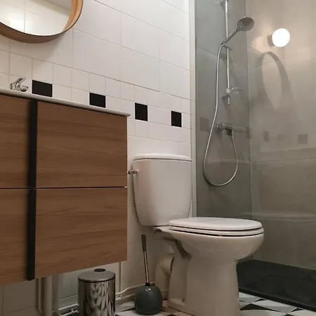 Apartment La Smala, Grand Gite Familial De 6 Chambres Avec 6 Salles De Bain Et 6 Wc Proche Du Puydufou *