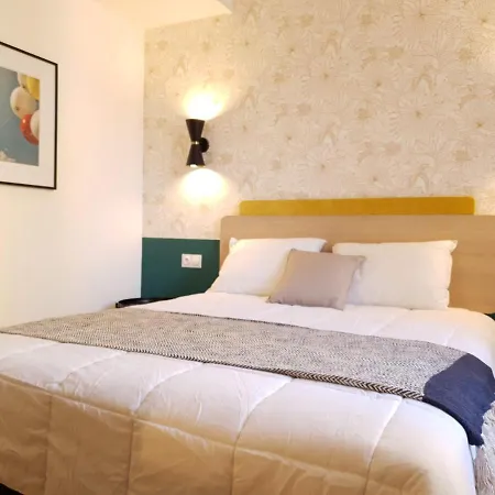 La Smala, Grand Gite Familial De 6 Chambres Avec 6 Salles De Bain Et 6 Wc Proche Du Puydufou *