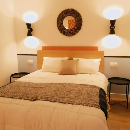 La Smala, Grand Gite Familial De 6 Chambres Avec 6 Salles De Bain Et 6 Wc Proche Du Puydufou