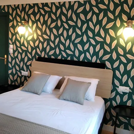 Apartment La Smala, Grand Gite Familial De 6 Chambres Avec 6 Salles De Bain Et 6 Wc Proche Du Puydufou *