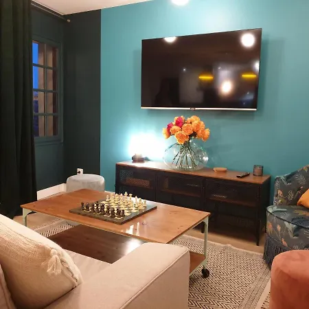 Apartment La Smala, Grand Gite Familial De 6 Chambres Avec 6 Salles De Bain Et 6 Wc Proche Du Puydufou *