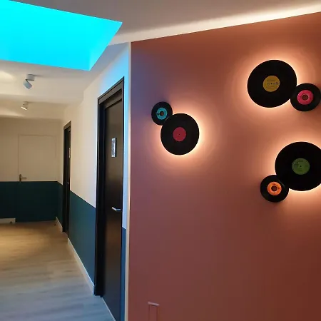 La Smala, Grand Gite Familial De 6 Chambres Avec 6 Salles De Bain Et 6 Wc Proche Du Puydufou