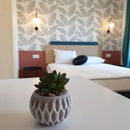 La Smala, Grand Gite Familial De 6 Chambres Avec 6 Salles De Bain Et 6 Wc Proche Du Puydufou Apartment Les Herbiers