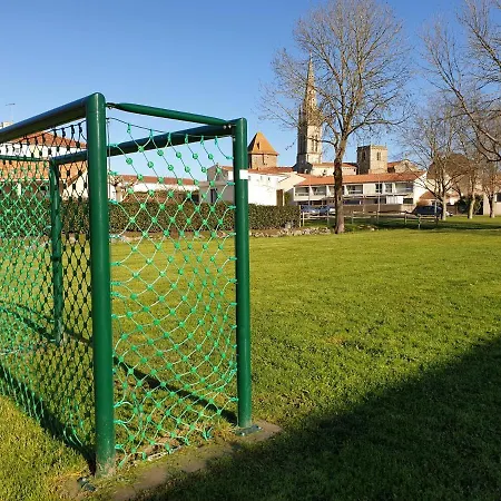 La Smala, Grand Gite Familial De 6 Chambres Avec 6 Salles De Bain Et 6 Wc Proche Du Puydufou Apartment