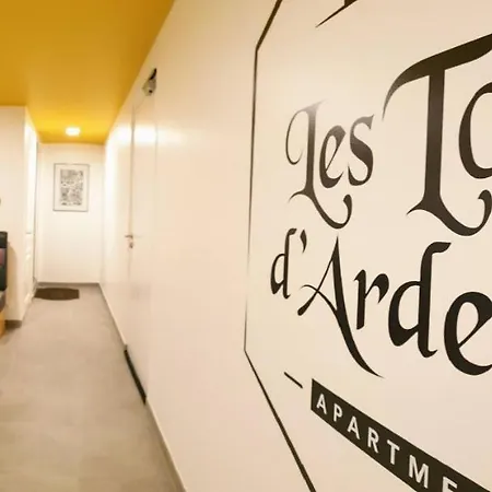 La Smala, Grand Gite Familial De 6 Chambres Avec 6 Salles De Bain Et 6 Wc Proche Du Puydufou Διαμέρισμα