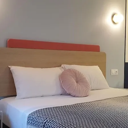 La Smala, Grand Gite Familial De 6 Chambres Avec 6 Salles De Bain Et 6 Wc Proche Du Puydufou Apartment Les Herbiers