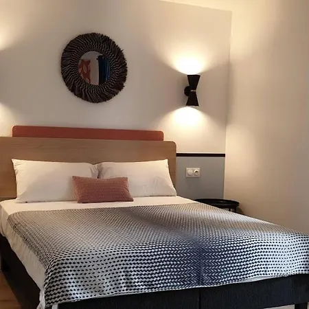 Apartment La Smala, Grand Gite Familial De 6 Chambres Avec 6 Salles De Bain Et 6 Wc Proche Du Puydufou Les Herbiers